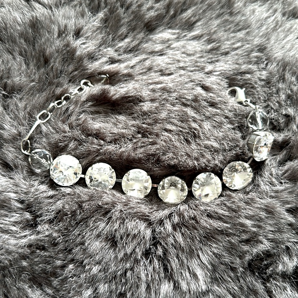 Large size, medium stone